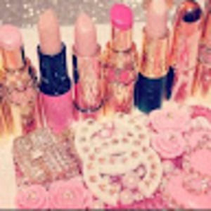 Meet your Posher, Deenia